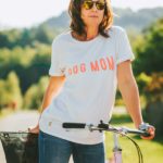 Siebdruck T-Shirt „Dog Mom“ für Hundemamas